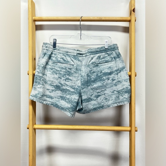 ATHLETA Blue and white Fog Camo FARALLON shorts size XL - Picture 9 of 14